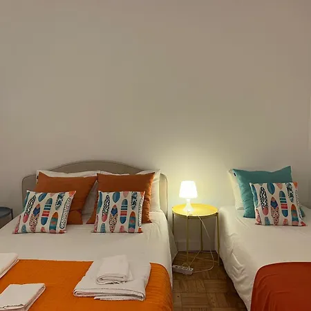Alvalade II Airport Guest House-3
