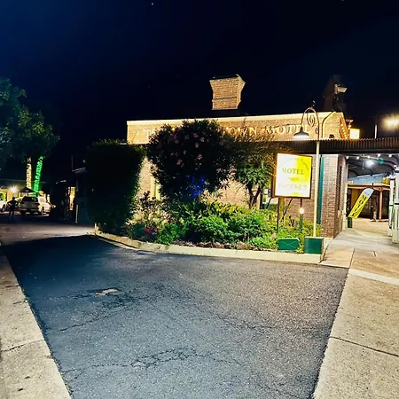 Ten Dollar Town Motel-2