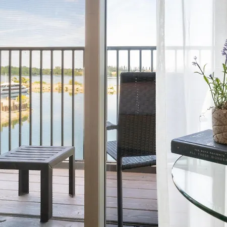 The Lodge At Columbia Point-3