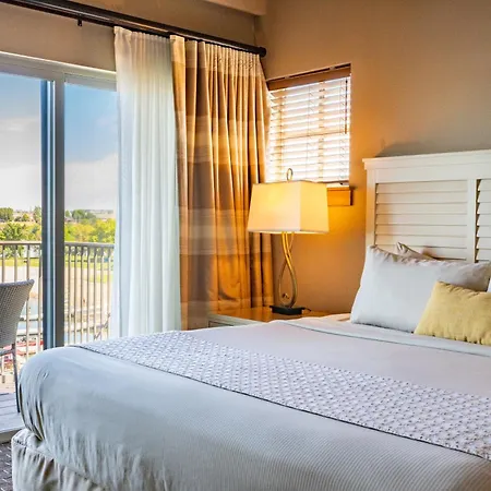 The Lodge At Columbia Point-3