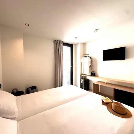 Hugo Beach Hotel & Apartments-3