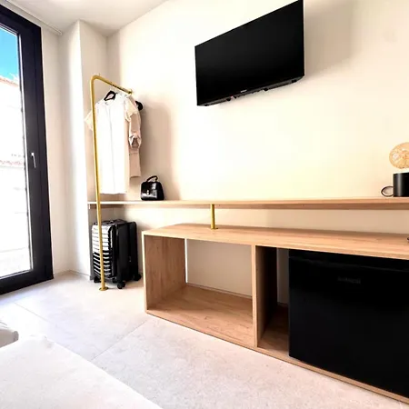Hugo Beach Hotel & Apartments-3