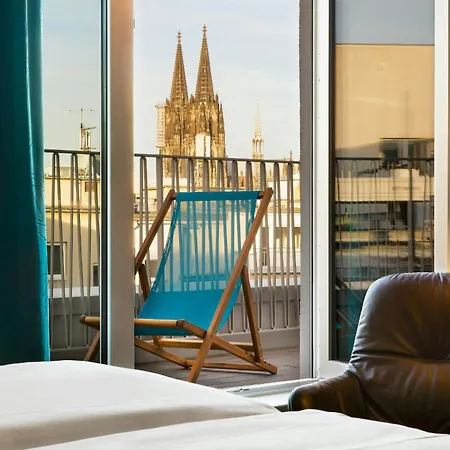 Motel One Koeln-Neumarkt-3