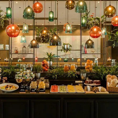 Motel One Koeln-Neumarkt-2
