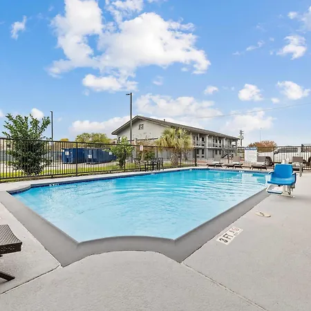 Days Inn & Suites By Wyndham Texas City - Galveston Area-3
