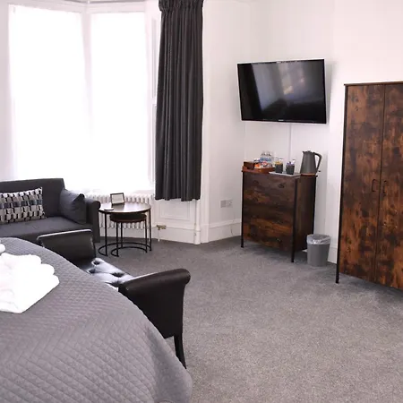 Woodlyn Guest House-2