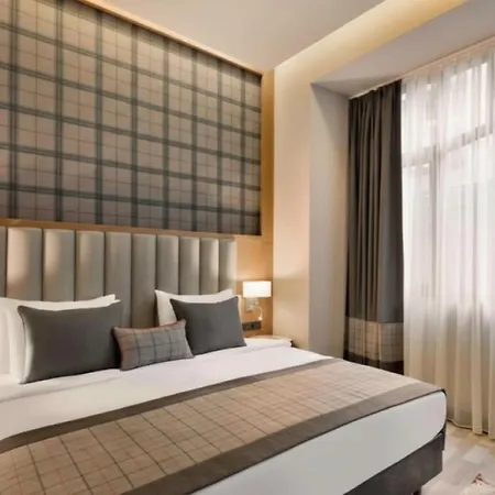 Ramada By Wyndham Budapest City Center-3