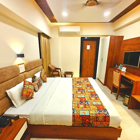 Opulence Inn - 500 Meters From Railway Station-2