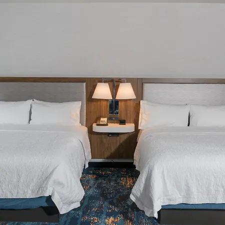 Hampton Inn & Suites Erie Bayfront-3