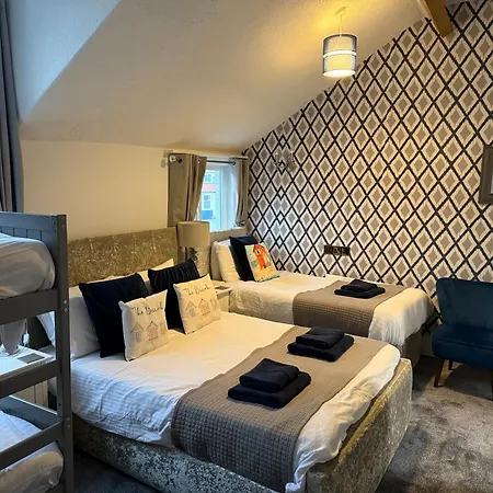 Rooms At 153 Room Only-2