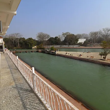 Jaswinder Bhawan - By The Ganges-3