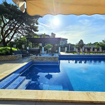 Fuege Villa Luxury & Wellness-3