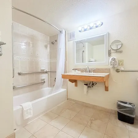 Executive Inn - Fort Lee-3