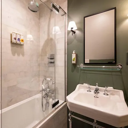 The Bottle & Glass Inn - Barn View - Room 2-3