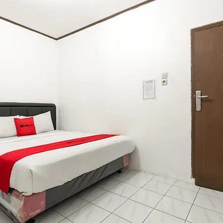 Reddoorz Near Pondok Indah Water Park-2