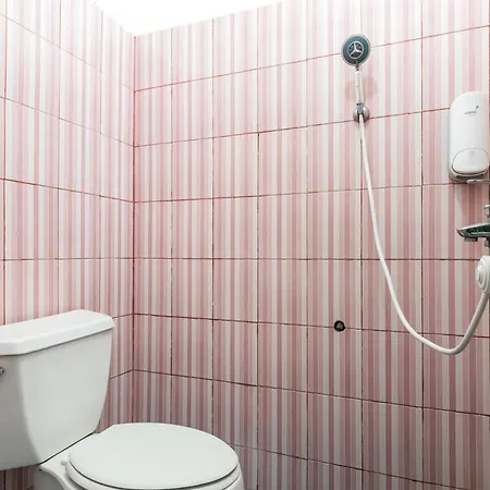 RedDoorz near Pondok Indah Water Park-2