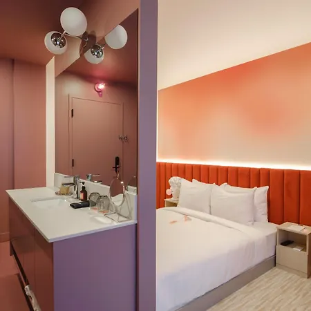 Rose Hotel Invisible-2
