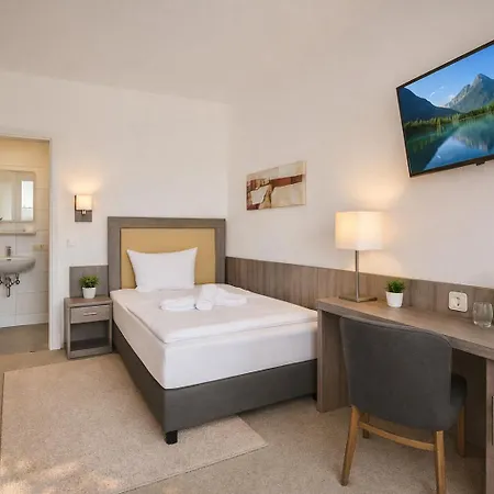 Sunny Hotel Regenstauf-3