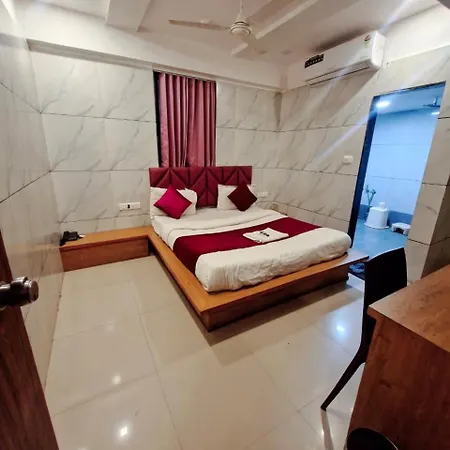 Hotel The Grand Pritam-3