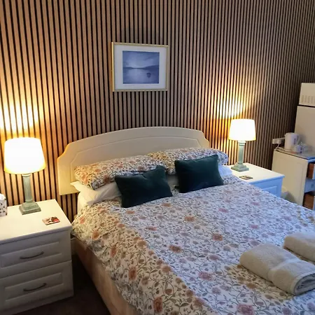 Regis Lodge Guest House-2