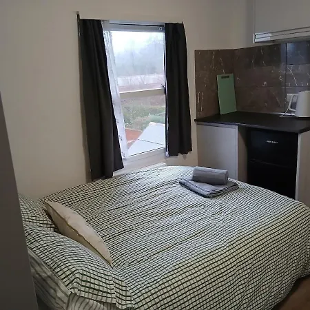Central En-Suite Room, Wifi, Kitchen And Laundry Access - Room 5-3