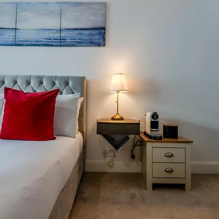 Luxe London Retreat By Aureva Residences-2
