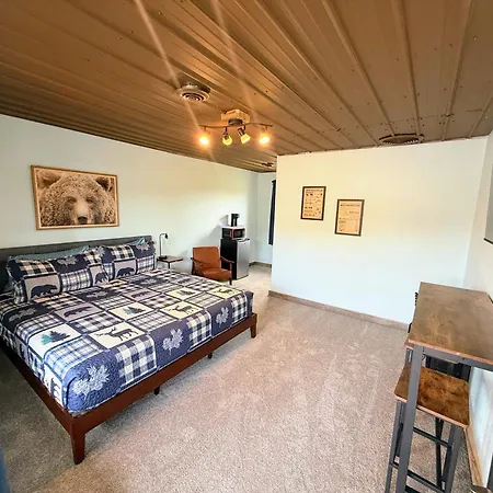 Peninsula Point Lodge-3