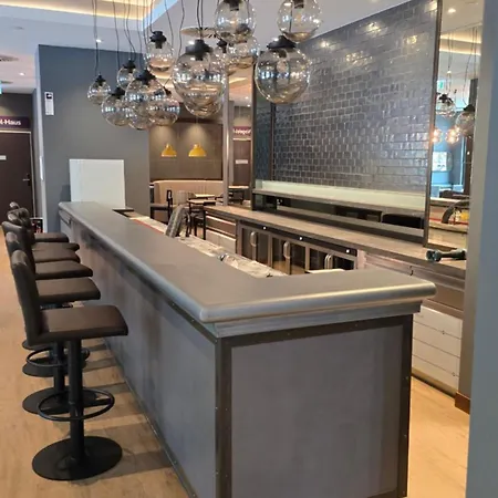 Premier Inn Duisburg City Altstadt-3