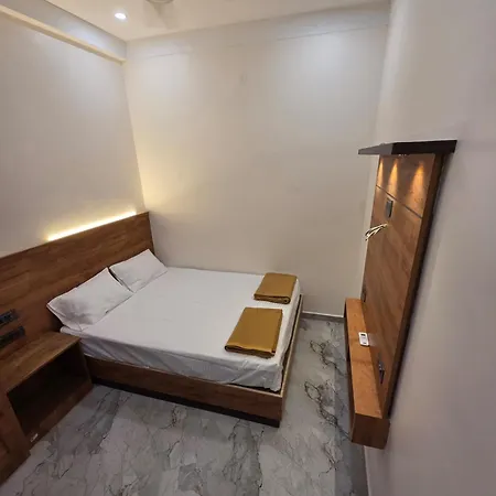 Hotel Ponrayar-3