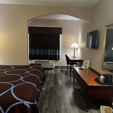 Hotel Piney Woods-2