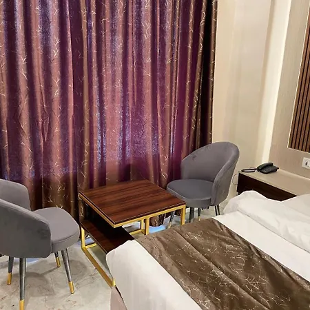 Hotel Highway Retreat-2