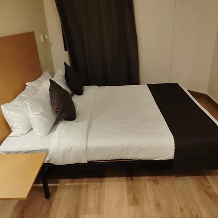 Hotel Consulate-2