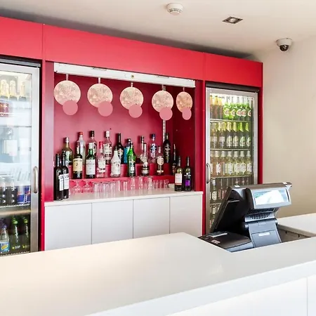 Travelodge Farnborough Central-3