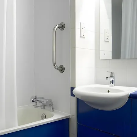 Travelodge London Kingston Upon Thames-2