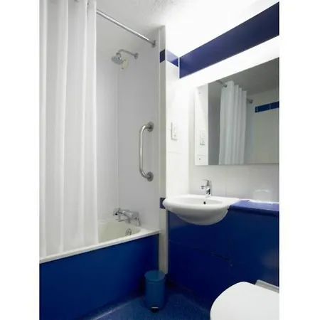 Travelodge Shrewsbury Battlefield-3