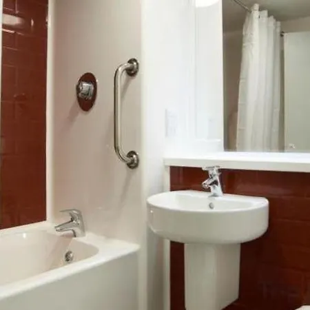 Travelodge Lytham St Annes-3