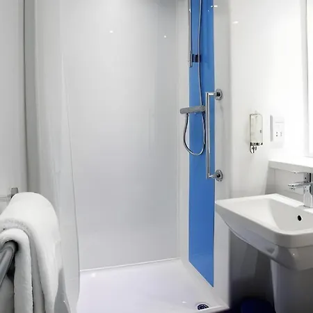 Travelodge Newcastle Whitemare Pool-3