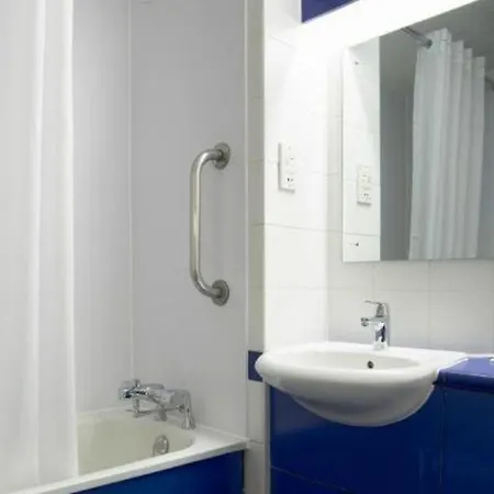 Travelodge Birmingham Fort Dunlop-2