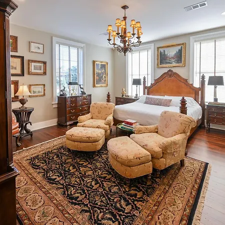 Magnolia Hall - Henderson Suite - King Suite-2