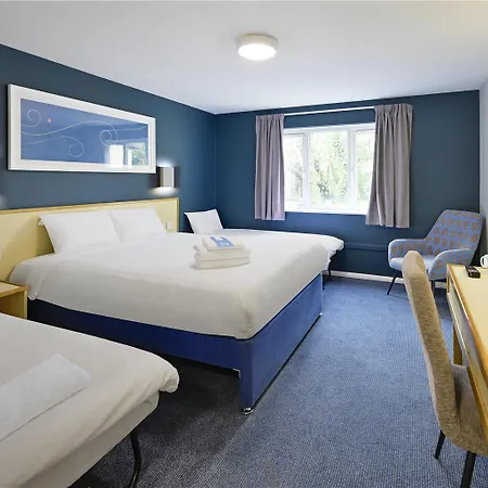 Travelodge Cardiff Llanedeyrn-3