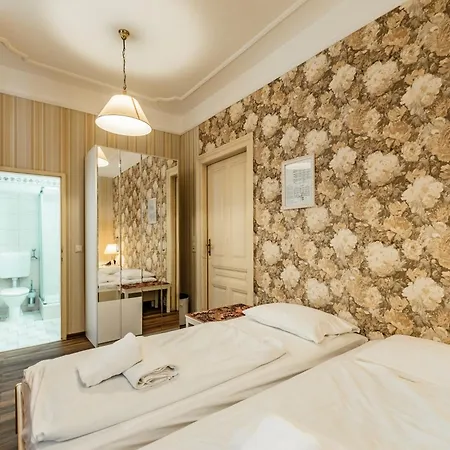 Hotel Pension Baronesse-2