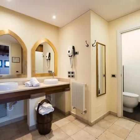 Vogue Hotel Arezzo-3