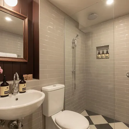 Hadley'S Orient Hotel-2