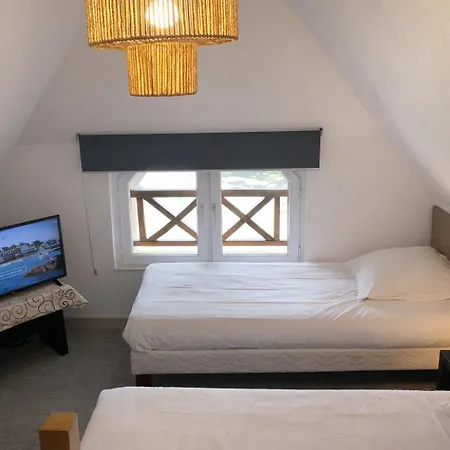 Logis Hôtel Saint Guirec Et De La Plage-3
