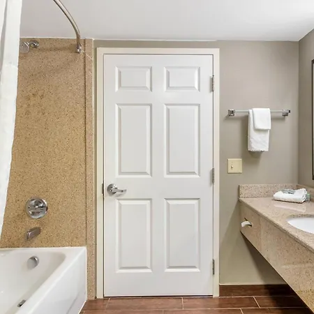 Comfort Inn & Suites North Charleston - Northwoods-3