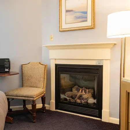 Fireside Inn And Suites Bangor-2