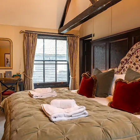 Salisbury Arms Hotel-2
