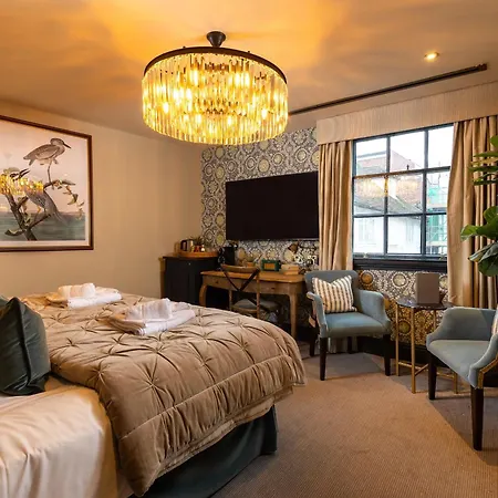 Salisbury Arms Hotel-3