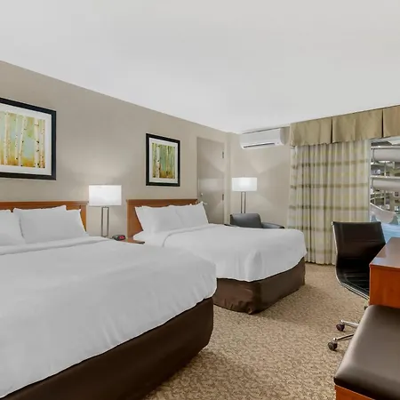 Clarion Hotel & Suites-3