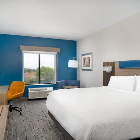 Holiday Inn Express Pratt By Ihg-3